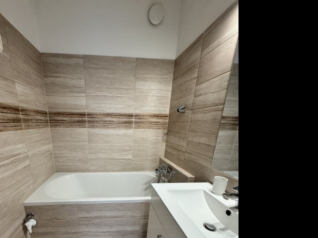 Eladó panellakás, Pécsett, Szabadság utcában 56.9 M Ft