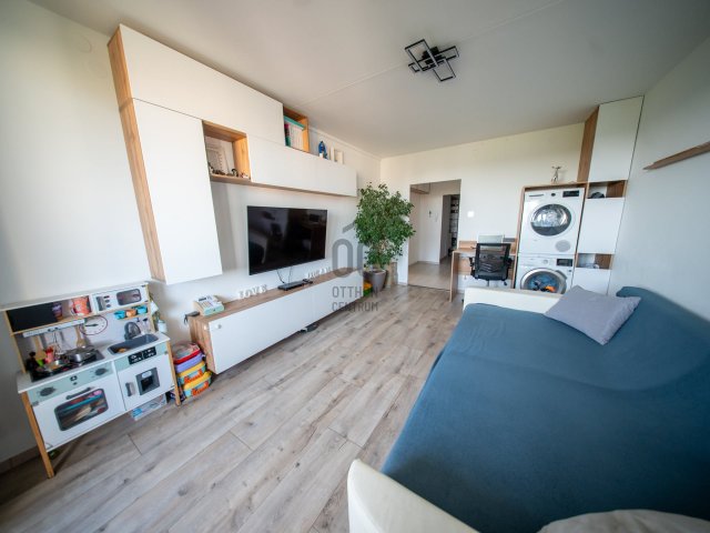 Eladó panellakás, Debrecenben 72.4 M Ft, 3 szobás