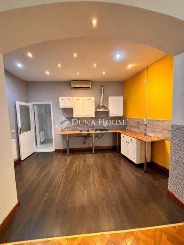 Eladó téglalakás, Székesfehérvárott 48.5 M Ft, 1 szobás