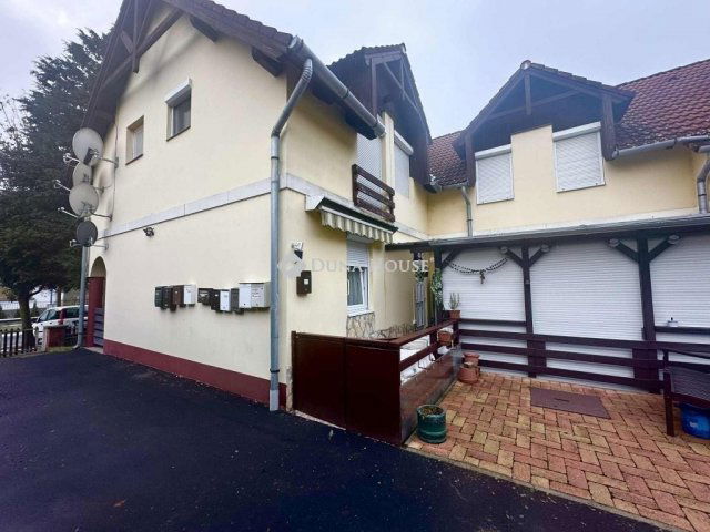 Eladó téglalakás, Hévízen 24 M Ft, 1 szobás