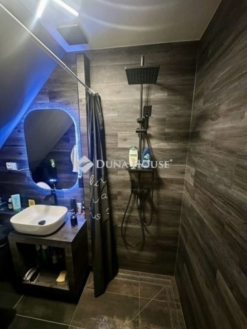 Eladó családi ház, Vecsésen 95 M Ft, 4 szobás