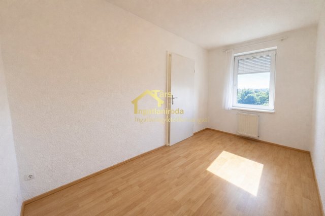 Eladó téglalakás, Lábatlanon, Rákóczi Ferenc úton 48 M Ft