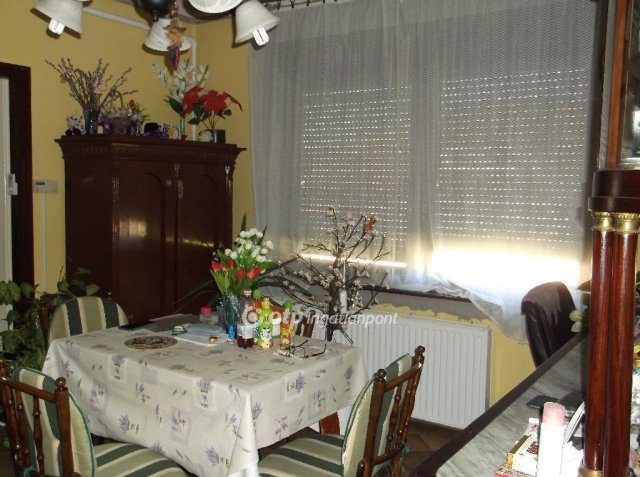 Eladó családi ház, Gyöngyösön 59.9 M Ft, 5+1 szobás