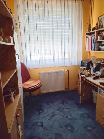 Eladó panellakás, Cegléden 46.9 M Ft, 4 szobás