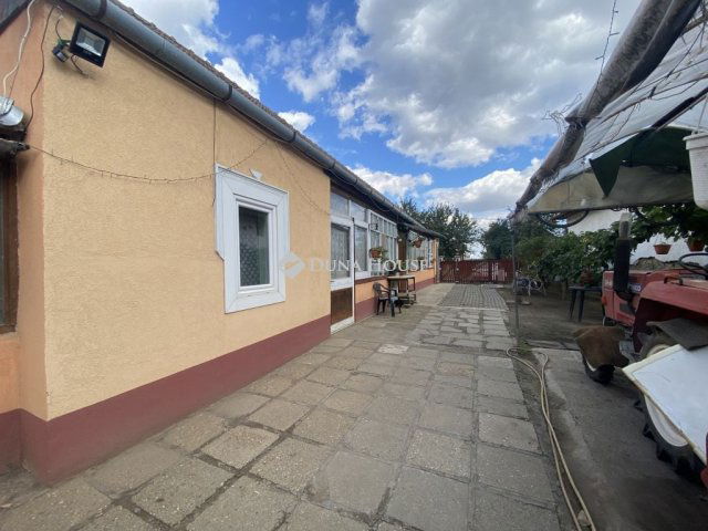 Eladó családi ház, Zsámbokon 33 M Ft, 2 szobás