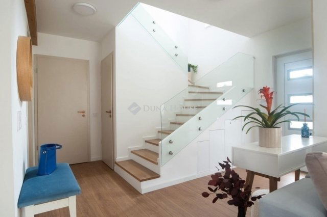 Eladó téglalakás, Budapesten, XVII. kerületben 134.9 M Ft