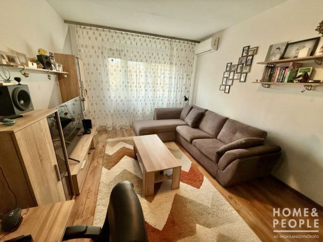 Eladó téglalakás, Szegeden 53.5 M Ft, 2 szobás