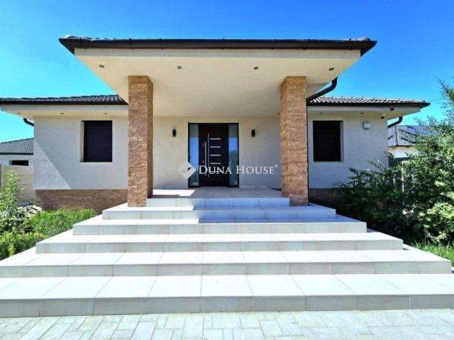 Eladó családi ház, Alsónémediben 229 M Ft, 5 szobás