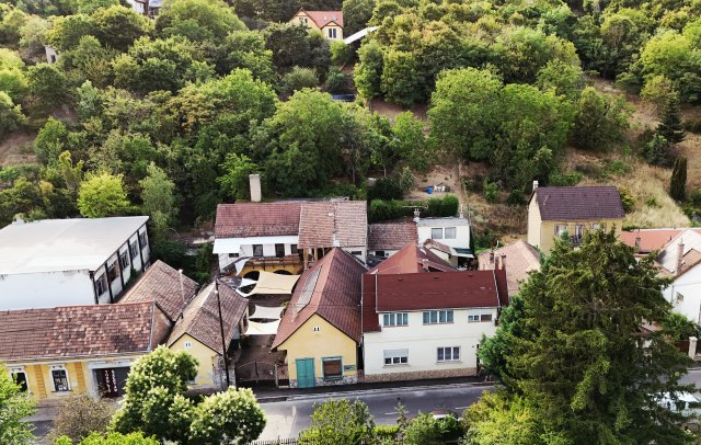 Eladó családi ház, Nagymaroson 99.9 M Ft, 7+1 szobás