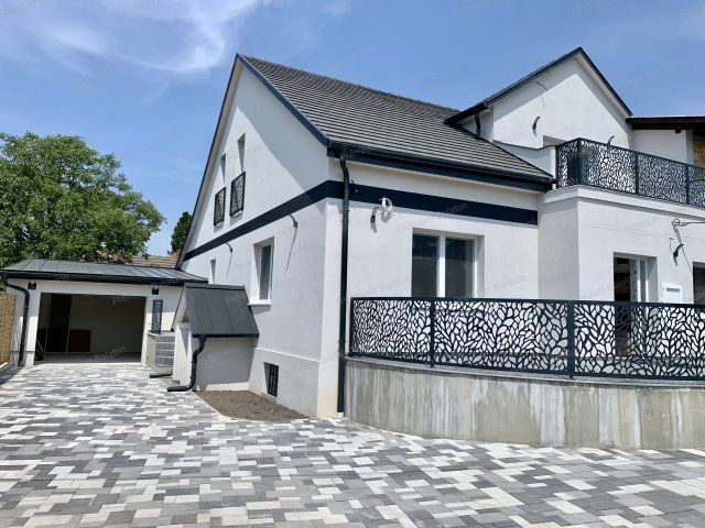 Eladó családi ház, Révfülöpön 165 M Ft, 5 szobás