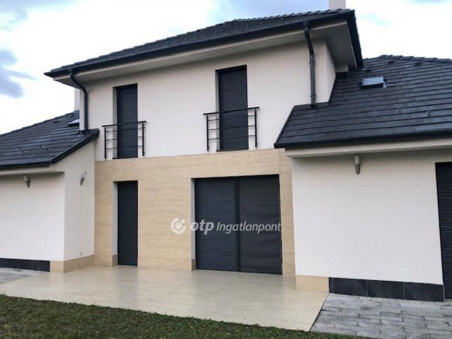 Eladó családi ház, Veszprémvarsányon 119 M Ft, 6 szobás