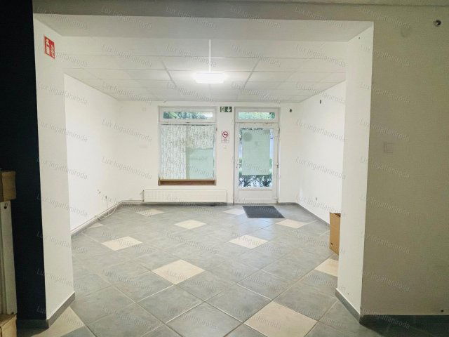 Kiadó üzlethelyiség, Komáromban 170 E Ft / hó, 1 szobás