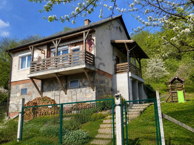 Eladó családi ház, Esztergomban 69.9 M Ft, 3 szobás