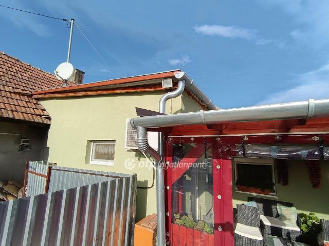 Eladó családi ház, Pápán 34 M Ft, 2 szobás