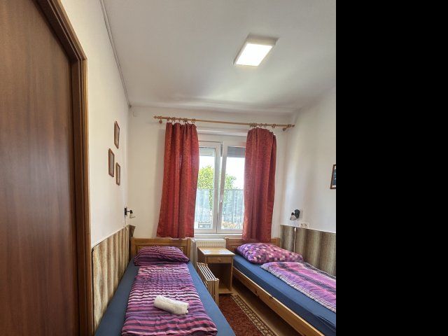 Eladó hotel, Fonyódon 400 M Ft, 16 szobás / költözzbe.hu