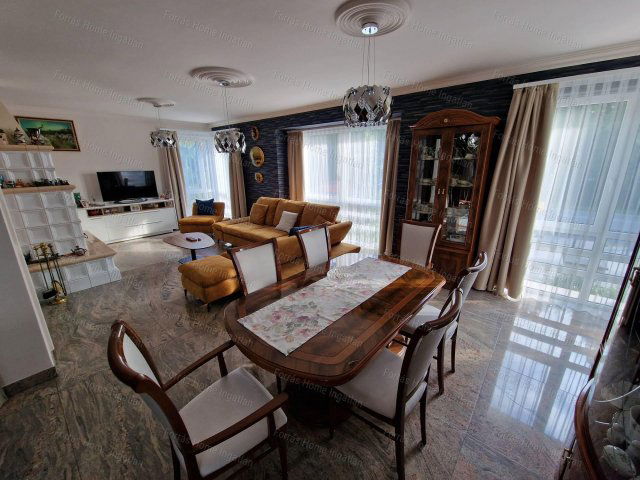 Kiadó családi ház, albérlet, Tatán 600 E Ft / hó, 6 szobás