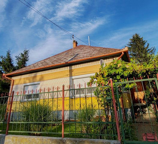 Eladó családi ház, Kőröstetétlenen 31.9 M Ft, 2 szobás