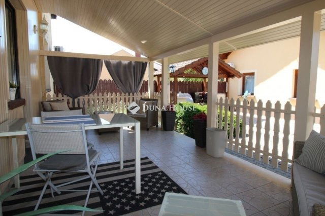 Eladó családi ház, Mórahalmon 120 M Ft, 4 szobás