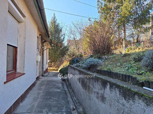 Eladó családi ház, Balatonalmádiban 150 M Ft, 6+1 szobás