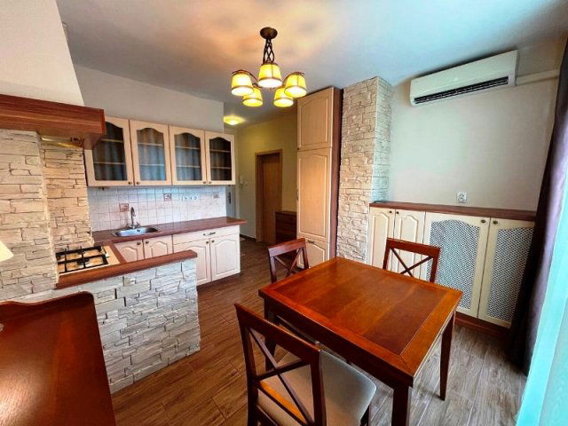 Kiadó téglalakás, albérlet, Pécsett, Madách Imre utcában