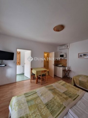 Eladó családi ház, Pécsett 269 M Ft, 12 szobás