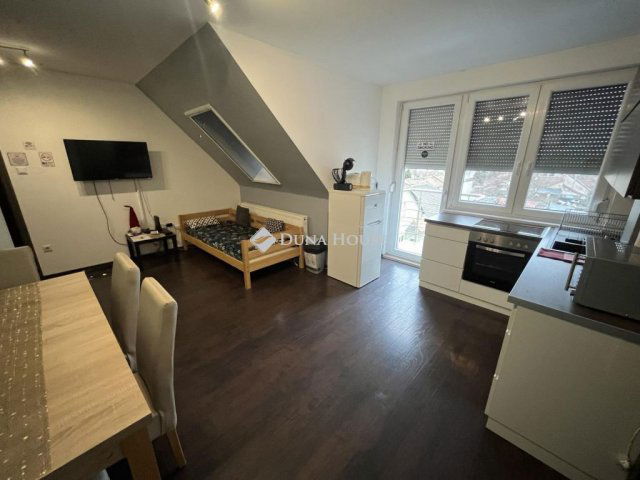 Kiadó téglalakás, albérlet, Budapesten, XV. kerületben