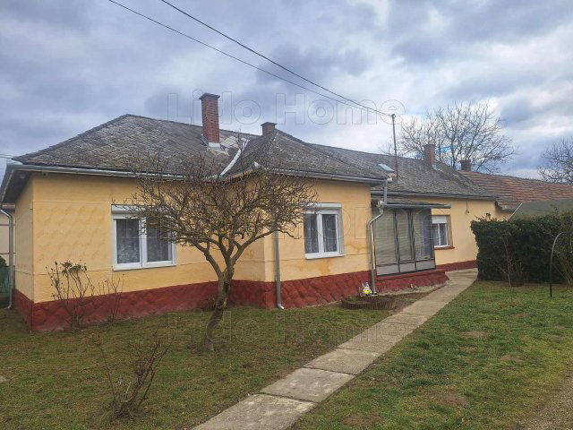 Eladó családi ház, Kutason 19.9 M Ft, 11+1 szobás