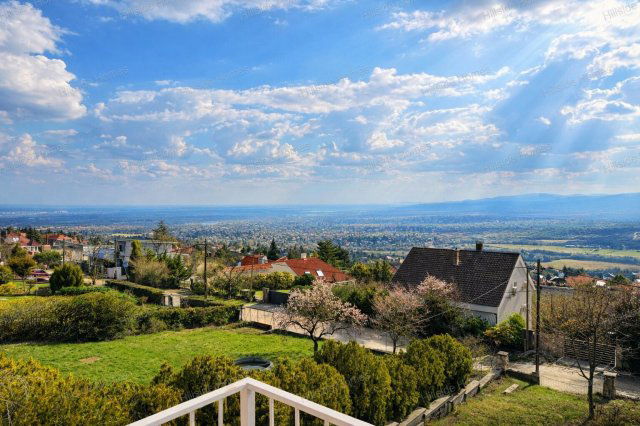 Eladó családi ház, Szentendrén 199.9 M Ft, 5 szobás