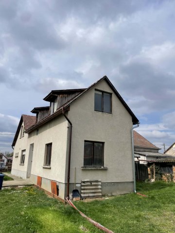 Eladó ikerház, Nagymányokon 35 M Ft, 4 szobás