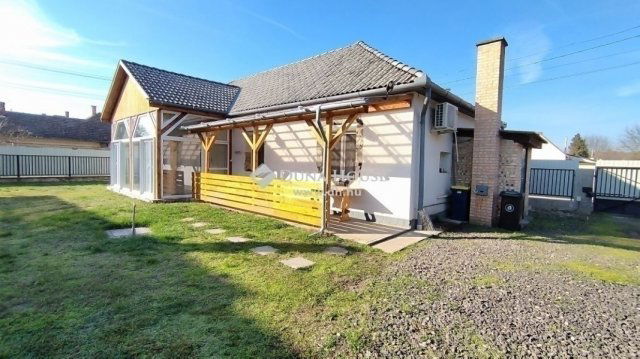 Eladó családi ház, Tápiószecsőn 56 M Ft, 3 szobás