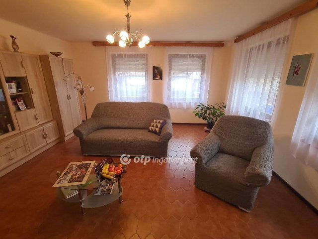 Eladó családi ház, Áporkán 79.9 M Ft, 3 szobás