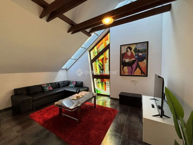 Kiadó téglalakás, albérlet, Tatán 320 E Ft / hó, 1 szobás