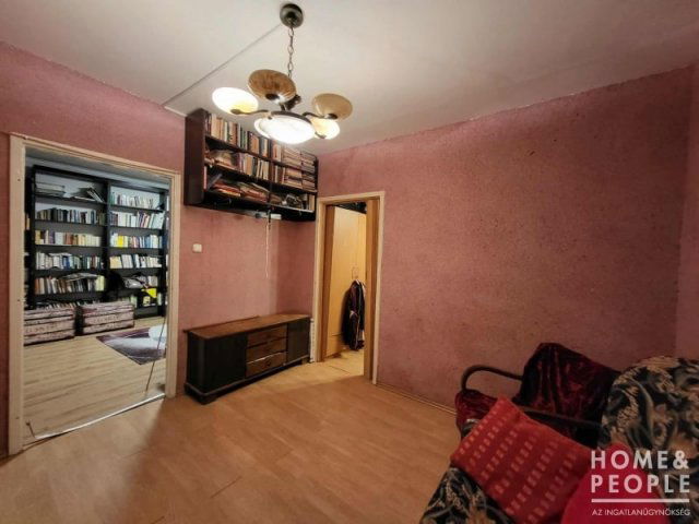 Eladó téglalakás, Szegeden 51.99 M Ft, 1+2 szobás