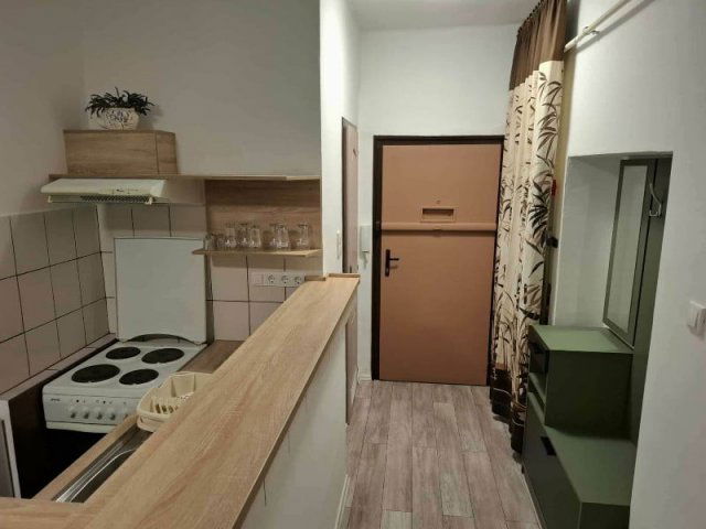 Kiadó téglalakás, albérlet, Pécsett, Petőfi utcában, 2 szobás