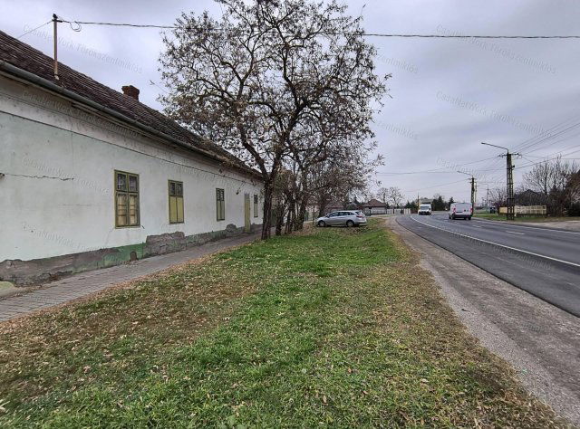 Eladó családi ház, Fegyverneken 7.9 M Ft, 3 szobás