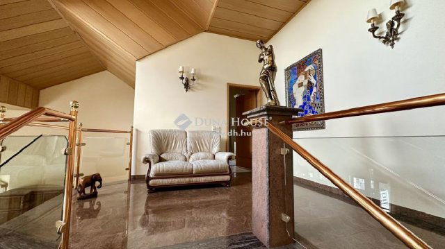 Eladó családi ház, Leányfaluban 562.5 M Ft, 6+1 szobás