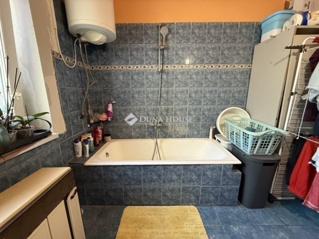 Eladó téglalakás, Monoron 90 M Ft, 7 szobás