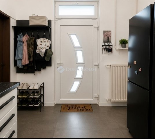Eladó téglalakás, Budaörsön 75 M Ft, 3 szobás