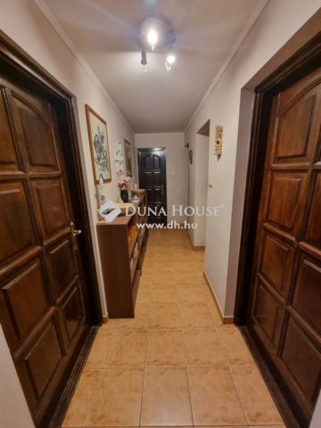 Eladó családi ház, Szigetszentmártonban 84.9 M Ft, 6 szobás