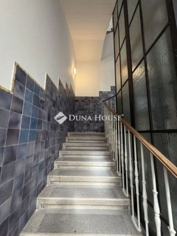 Eladó téglalakás, Budapesten, V. kerületben 128 M Ft, 1 szobás