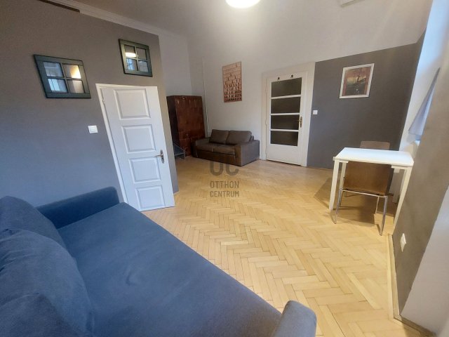 Eladó téglalakás, Budapesten, VI. kerületben 62.9 M Ft, 1 szobás