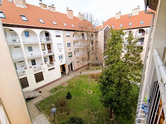 Eladó téglalakás, Mohácson 59.5 M Ft, 5 szobás