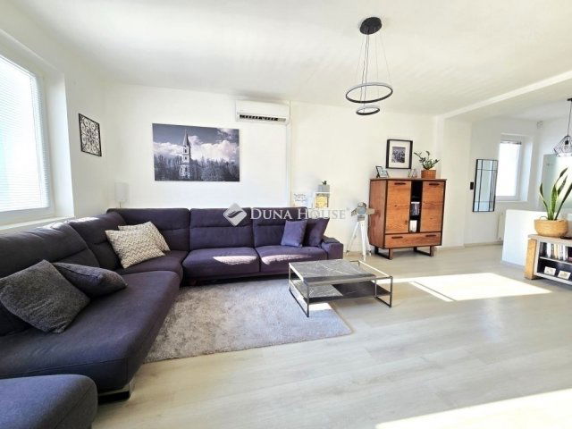 Eladó téglalakás, Pécsett 84.9 M Ft, 3 szobás