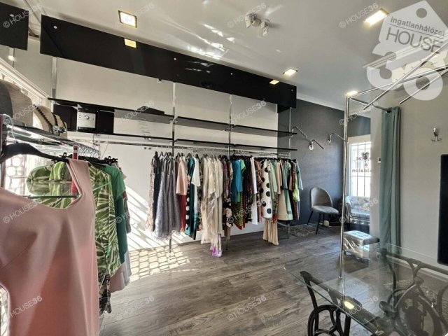 Eladó üzlethelyiség, Kecskeméten 64.9 M Ft, 2 szobás