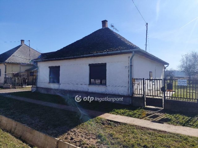 Eladó családi ház, Kölcsén 9.65 M Ft, 2 szobás