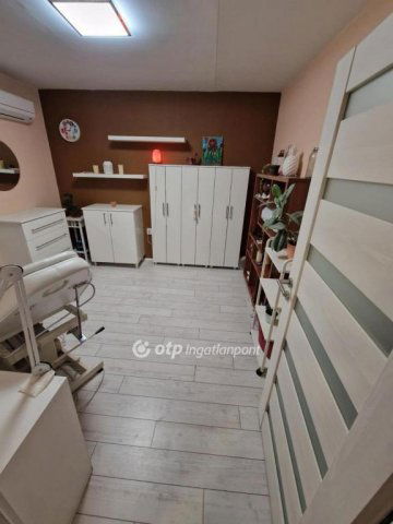 Eladó panellakás, Pécsett 39.9 M Ft, 2 szobás