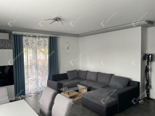 Eladó ikerház, Rábapatonán 68 M Ft, 3 szobás