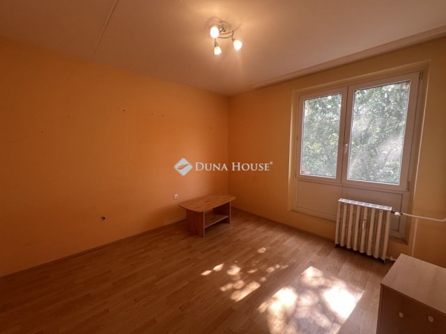 Eladó panellakás, Pécsett, Esztergályos János utcában 39.9 M Ft