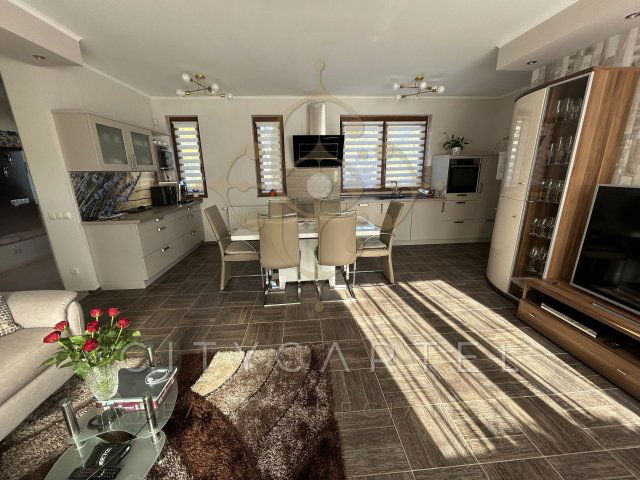 Eladó családi ház, Siófokon 159.9 M Ft, 6 szobás