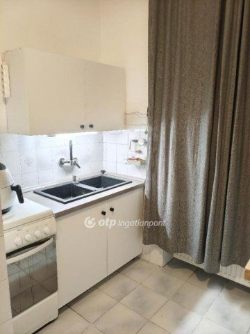 Eladó téglalakás, Budapesten, VIII. kerületben 92 M Ft, 3 szobás